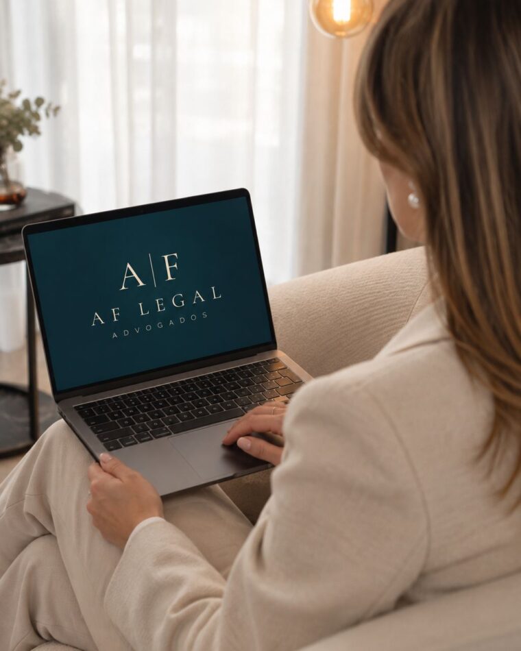 Portátil com o logótipo AF Legal
